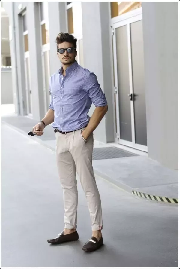 PAIR A LIGHT DRESS SHIRT WITH TROUSERS FOR SUMMER
